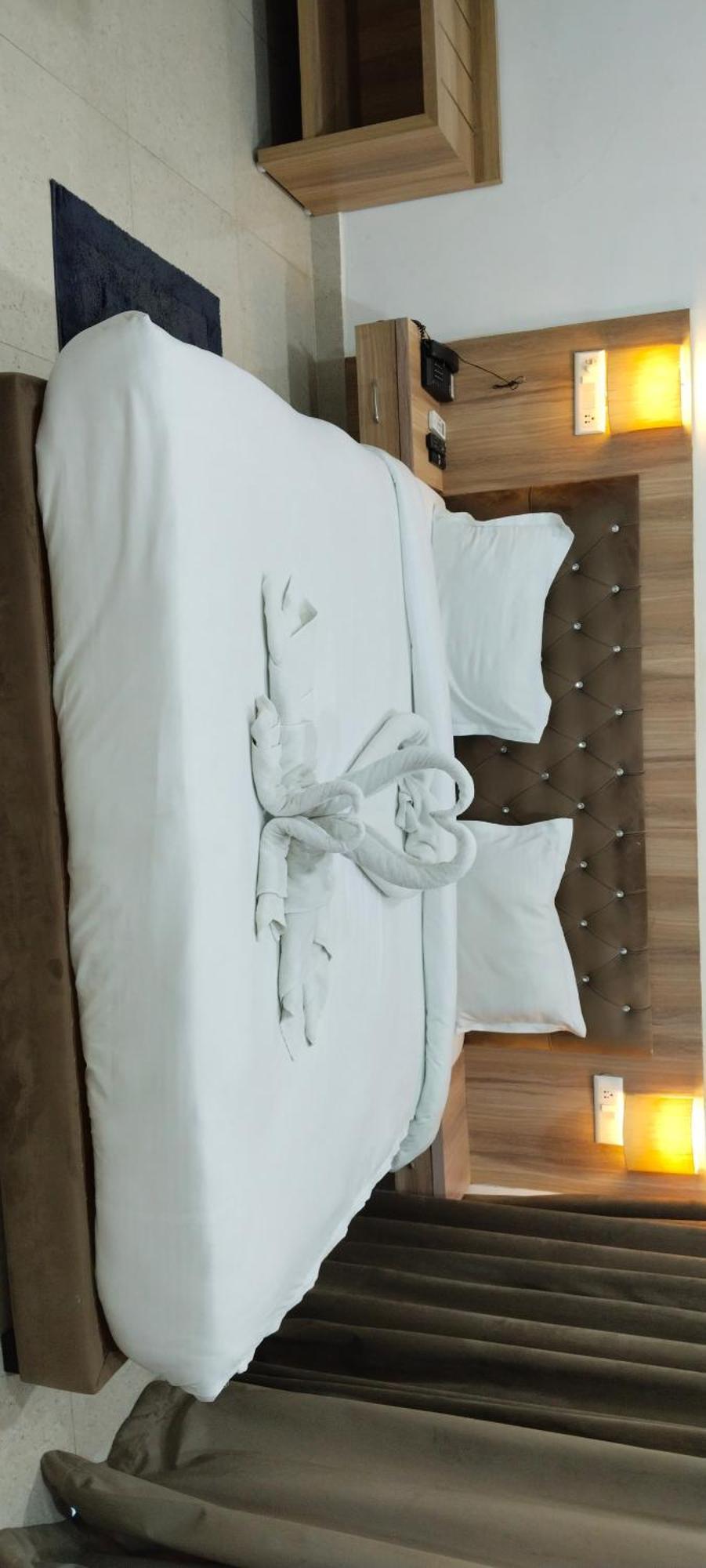 Hotel Lakeview By Bookingcare Chhatarpur Eksteriør bilde